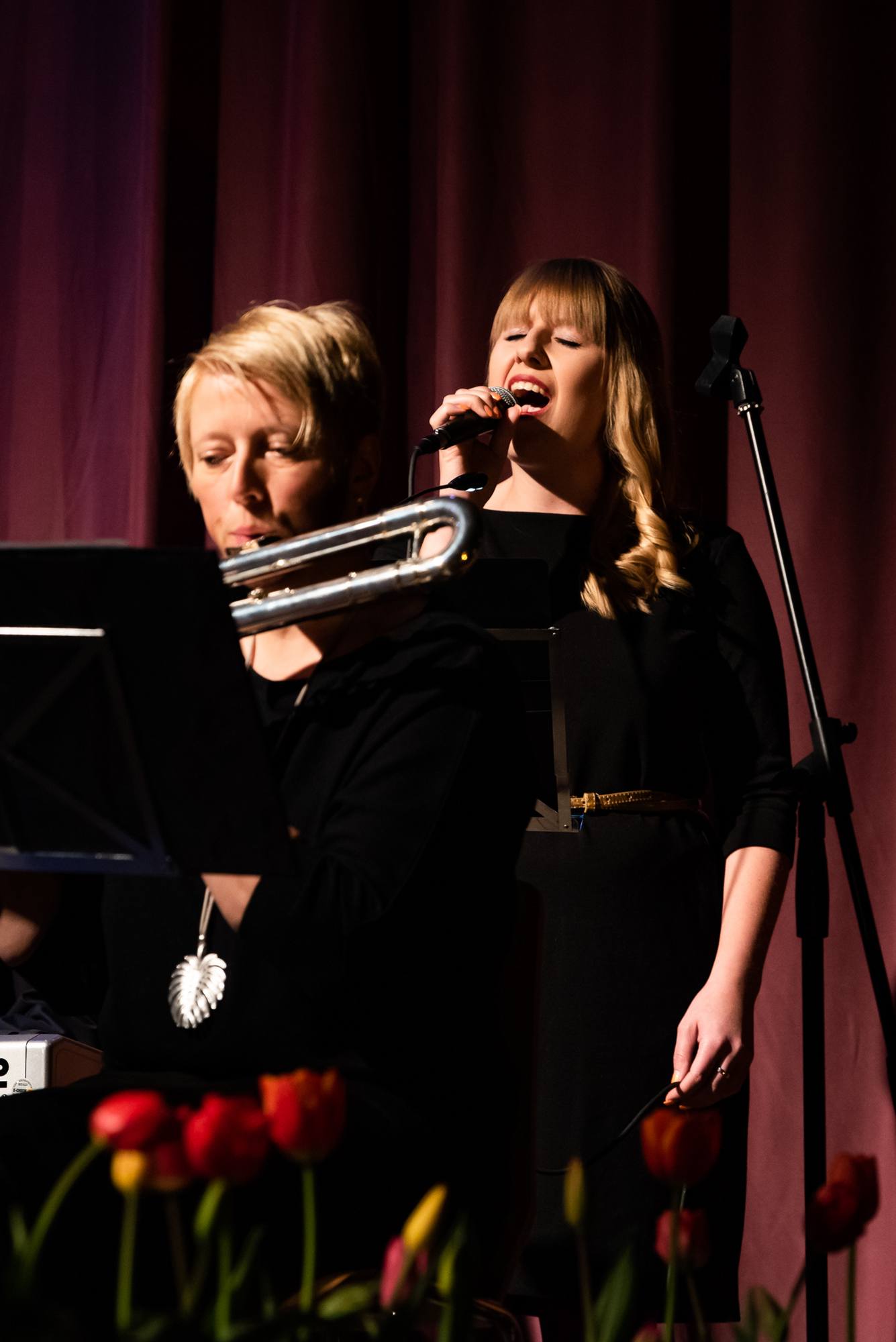 2019_spielmannszug_frhlingskonzert_sngerin und bassfltea